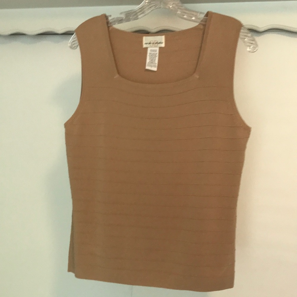 NWOT Sarah b studio sleeveless top